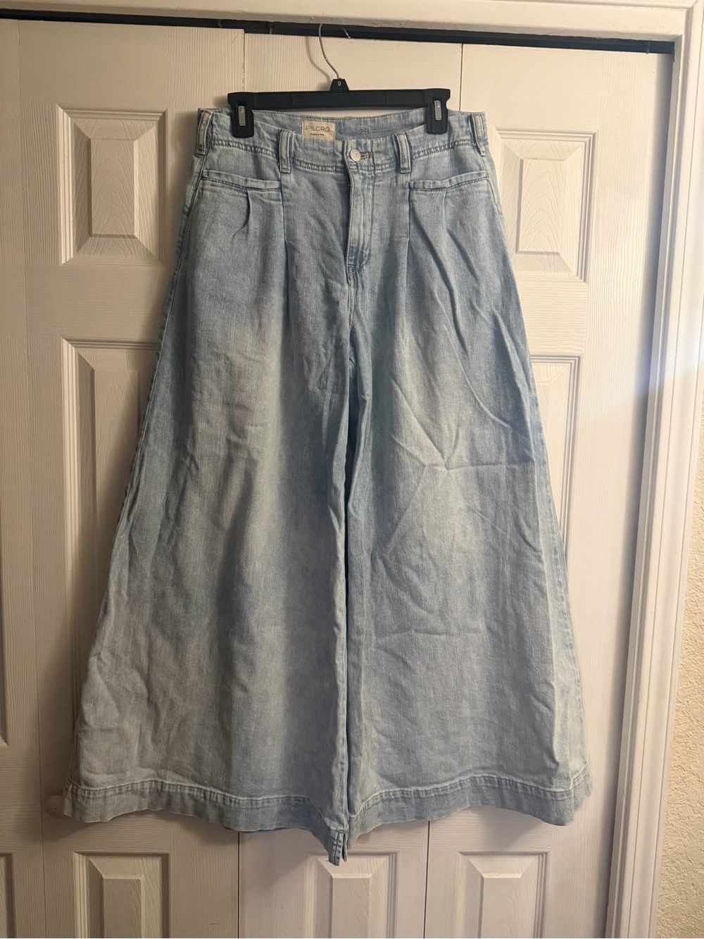 Pilcro Wide Leg Light Wash Women’s Jeans size 28